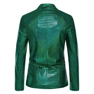 Vue détaillée du dos du blazer de soirée pour homme à paillettes vertes et tissu brillant.