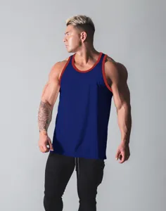 Herren Fitness Tanktop Detail, atmungsaktives Sportshirt fürs Laufen und Training.