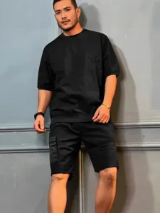 Men's summer casual sports set, short sleeve t-shirt and multi-pocket cargo shorts outfit.