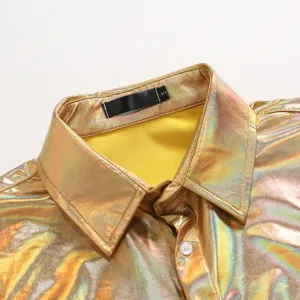 Détail chemise homme manches longues métallique brillante, haut de fête disco automne.