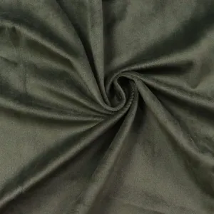 Dettaglio di tessuto in velluto verde scuro, consistenza morbida per mantello e costume.
