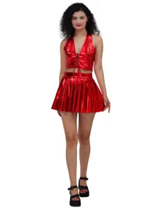 Set top halter e gonna plissettata in ecopelle verniciata lucida da donna per discoteca.
