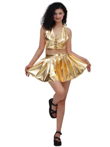Set due pezzi top halter metallizzato dorato e minigonna plissettata per feste in club.