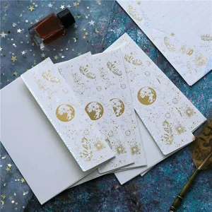Set de papelería retro estrellada con papel de carta y sobres dorados para cartas de amor elegantes.