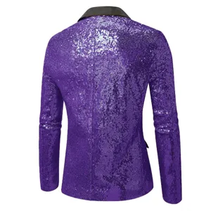 Detalle de vista trasera de chaqueta de traje con lentejuelas moradas para hombre, fiesta.