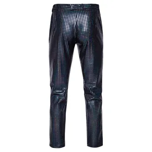 Détail de dos du pantalon disco métallique à grille pour hommes pour fête de scène.