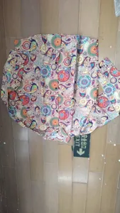 Retro 70er Jahre psychedelisch bedrucktes Herren Langarmhemd, Vintage Disco Party Stoffdetail.