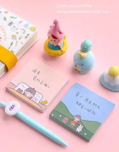 Joli ensemble de notes adhésives avec de charmantes illustrations de dessins animés, idéal.