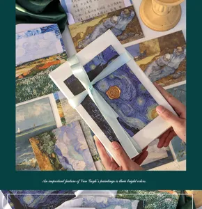 Vue détaillée de la papeterie rétro Van Gogh, papier à lettres romantique et enveloppes.