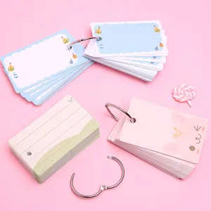 Tarjetas de estudio portátiles con anillas metálicas, fichas en blanco para notas y vocabulario útil.