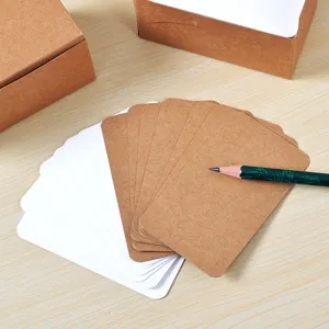 Juego de tarjetas de papel kraft en blanco con cajas de almacenamiento de doble cara.