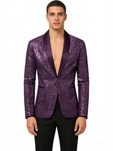 Detalle de blazer de lentejuelas moradas con cuello chal y textura de tela brillante para fiesta.