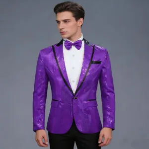 Veste de costume pour homme à sequins violets avec revers noir, idéale pour soirées et spectacles.