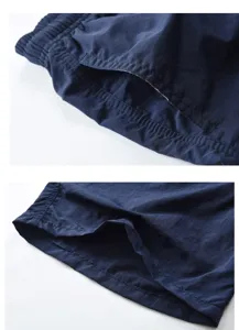 Primo piano dettaglio di tasca e cucitura orlo di pantaloncini estivi casual da uomo.