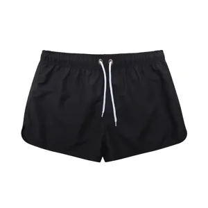 Shorts de plage pour hommes noirs unis classiques avec cordon de serrage blanc confortable.