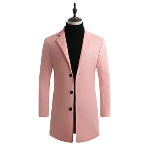 Manteau en laine rose pour homme coupe ajustée avec col à revers mode automne hiver.