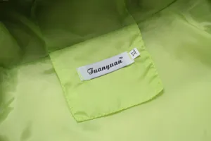 Detailansicht des Innenetiketts und Futters der Herren Winter Baumwolljacke Größe XL.