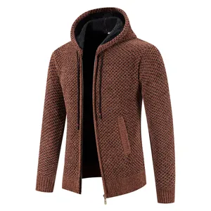 Cardigan con cappuccio in maglia foderato in pile termico da uomo con zip integrale.