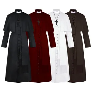Détails du costume cosplay de prêtre pour homme, avec col montant, croix et boutons finaux.