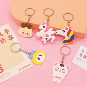 Leuke cartoon sleutelhanger set gemaakt van zacht PVC rubber met schattige ontwerpen als cadeau.