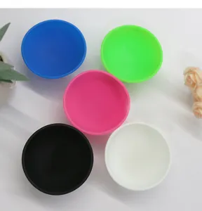 Set di ciotole in silicone colorate per trucco, maschere facciali e condimenti.