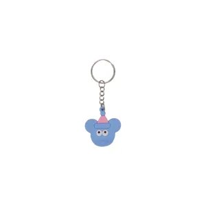 Schattige blauwe PVC zachte rubberen sleutelhanger met roze hoed en metalen ring voor autosleutels.