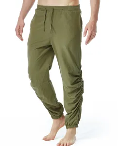 Vista detallada de pantalones casuales de lino para hombre con cordón ajustable en color verde.