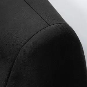 Homme veste de costume noire épaule détail vue affaires décontracté uni blazer tissu gros plan