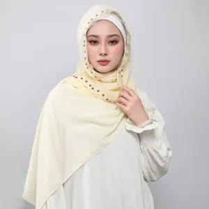 Detailed view of the elegant women chiffon hijab scarf featuring delicate floral lace trim.