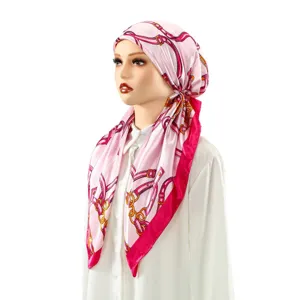 Berretto hijab in raso rosa con stampa cintura e lunga coda, turbante donna elegante.