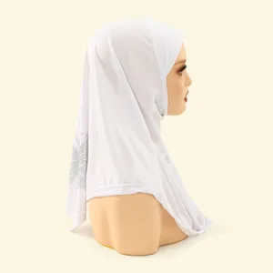Witte hijab hoofddoek met strass vlinder voor vrouwen mode elegante comfortabele omslagdoek.