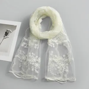 Foulard long en dentelle brodée de fleurs pour femmes, châle de voyage léger et respirant.