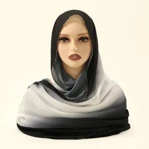 Hijab de gasa degradado con cadena para mujer, elegante pañuelo de cabeza negro y blanco.
