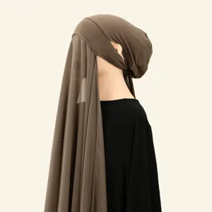 Hijab de tête musulman marron uni pour femmes avec trous d'oreilles et voile facial.
