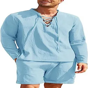 set di camicia henley e pantaloncini corti abbinati in lino azzurro da uomo dettaglio