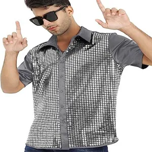 Dettaglio camicia disco paillettes uomo, costume festa vintage anni 70, riquadri specchiati.