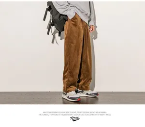 Pantaloni casual in velluto a coste marrone uomo, gamba dritta larga autunno.