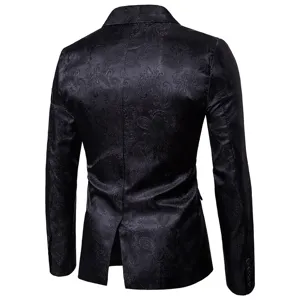 Chaqueta blazer entallada de jacquard paisley negro para hombre, elegante detalle apertura trasera.