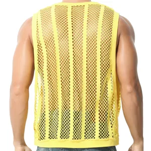Vue détaillée du débardeur en maille jaune pour homme, t-shirt sans manches respirant.
