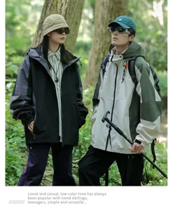 Couple outdoor windbreaker jacket, waterproof softshell casual wear for spring and autumn.