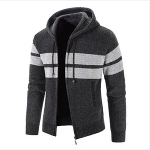 Cardigan pullover in maglia con cappuccio spesso da uomo con eleganti righe contrastanti e zip.