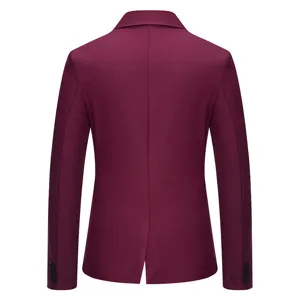 Vue arrière détaillée d'un blazer de costume slim décontracté pour homme bordeaux.
