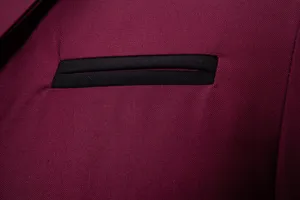Veste de costume slim décontractée pour homme, tissu rouge vin avec poche contraste noire.