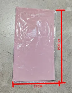 Einfarbiges langes Kopftuch Hijab in transparenter Plastiktüte Detailansicht mit Maßen.