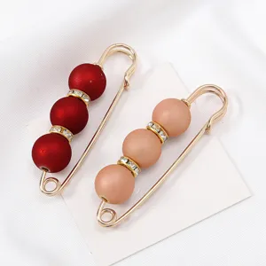 Pearl brooch pin for women clothes anti glare waist tightening fashion rhinestone safety pin.