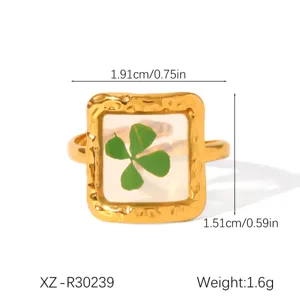 Detailed view of square gold ring with four-leaf clover showing size and weight info.