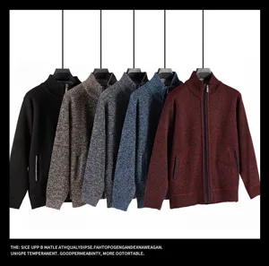 Vista dettagliata del cardigan in maglia pesante da uomo con zip e collo a coste, molto caldo.
