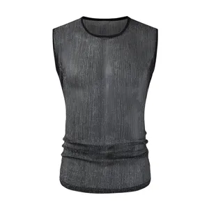 Camiseta sin mangas metálica transparente sexy para hombre con textura acanalada.