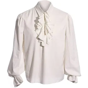 Nahaufnahme der eleganten Rüschen vorne und der langen Laternenärmel dieses Vintagehemdes.