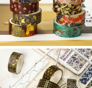 Dekoratives japanisches Washi-Tape-Set mit Vintage-Blumen und geometrischen Goldfolienmustern.